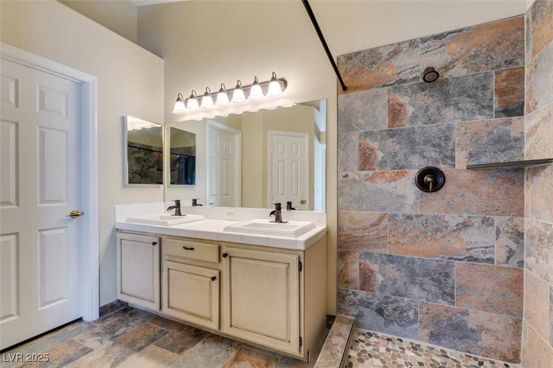 1824 Dawn Ridge Avenue Henderson, NV 89074 - Photo 18 of 25 Primary bathroom