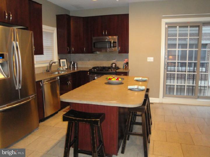 868 Independence Court Philadelphia, PA 19147 - Photo 2 of 25