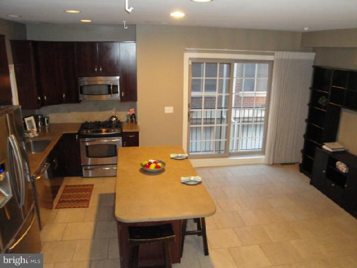 868 Independence Court Philadelphia, PA 19147 - Photo 3 of 25