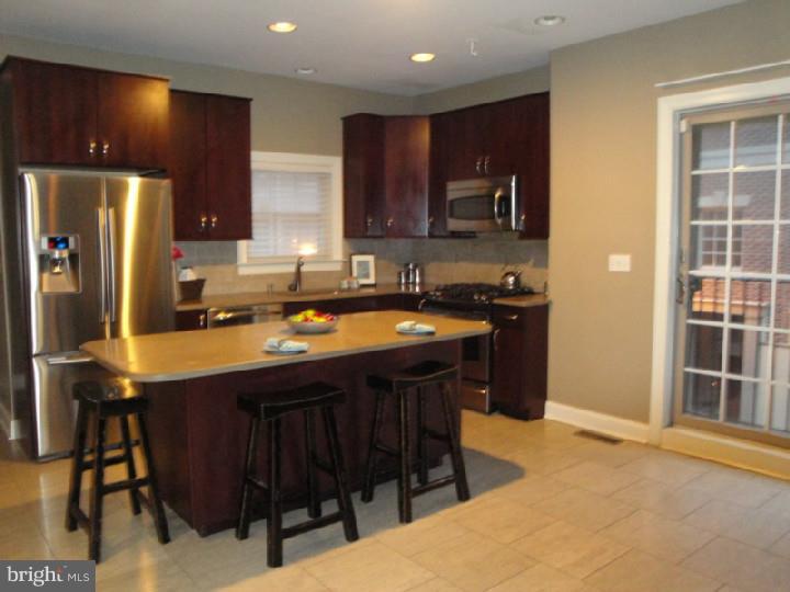 868 Independence Court Philadelphia, PA 19147 - Photo 4 of 25