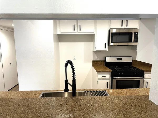 $3,150 | 18225 Kingsdale Avenue, Unit 210, Redondo Beach, CA 90278