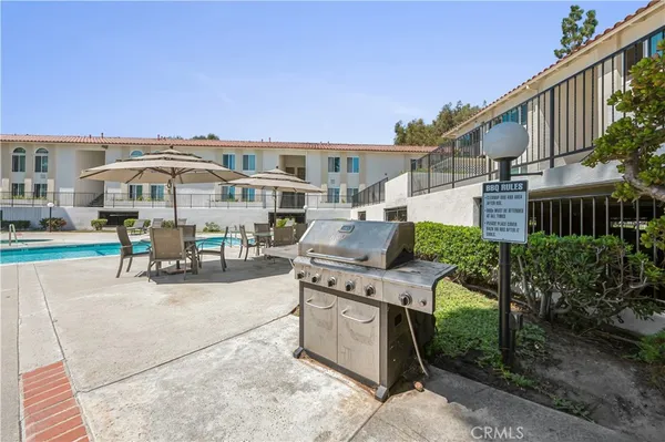 a building view with outdoor space