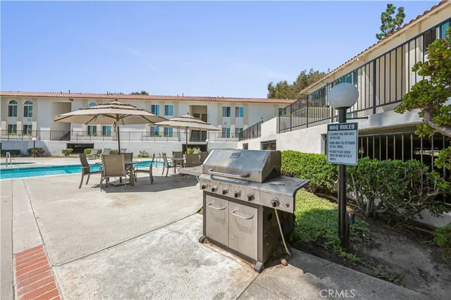 a building view with outdoor space