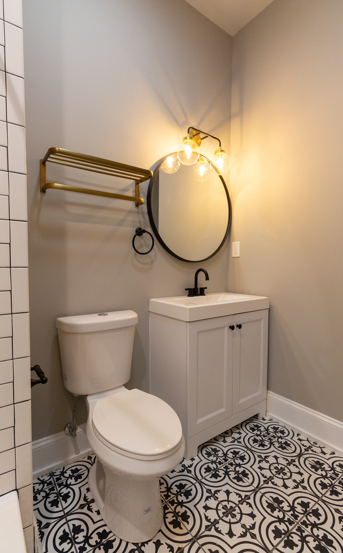 1714 North Spaulding Avenue, Unit 1F Chicago, IL 60647 - Photo 18 of 25 a bathroom with a toilet a sink and a mirror