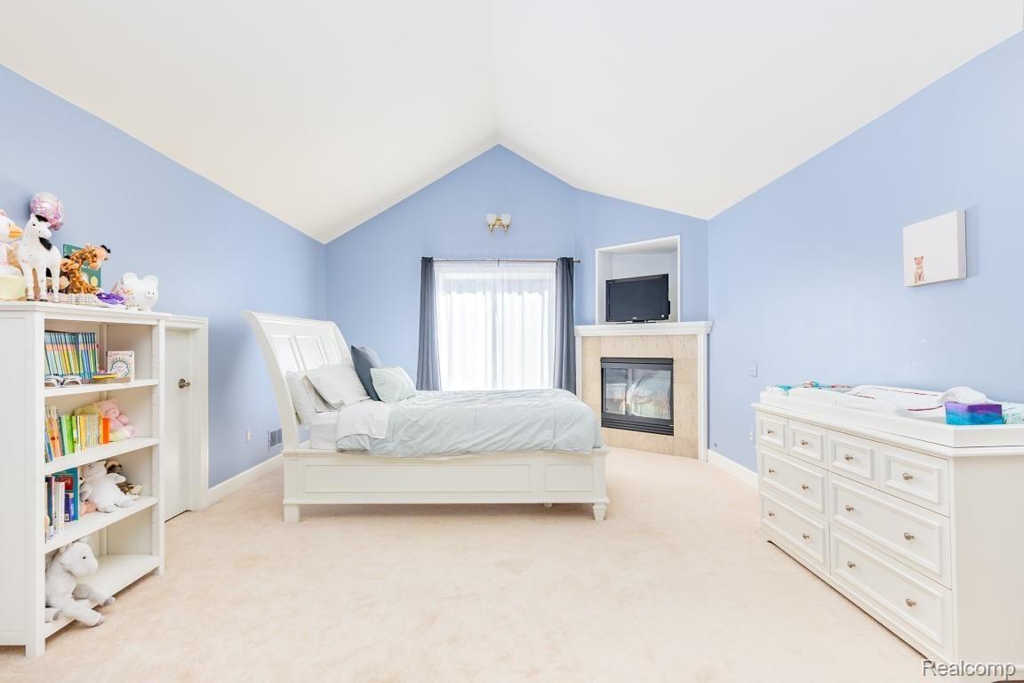 26900 Drake Road Farmington, MI 48331 - Photo 18 of 46 Second floor master with bath is perfect for a princess