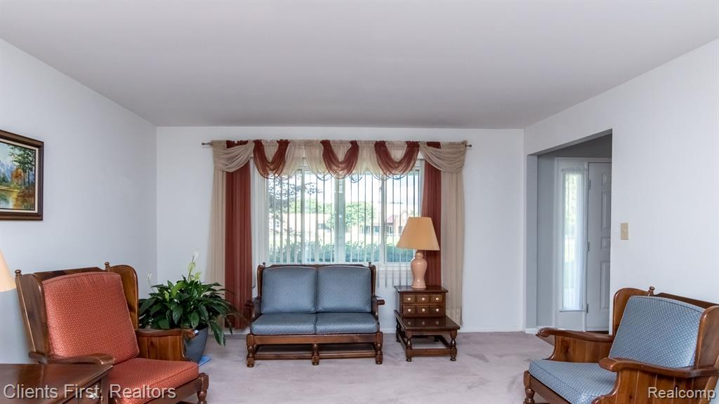 627 Castlebar Drive Rochester Hills, MI 48309 - Photo 3 of 34