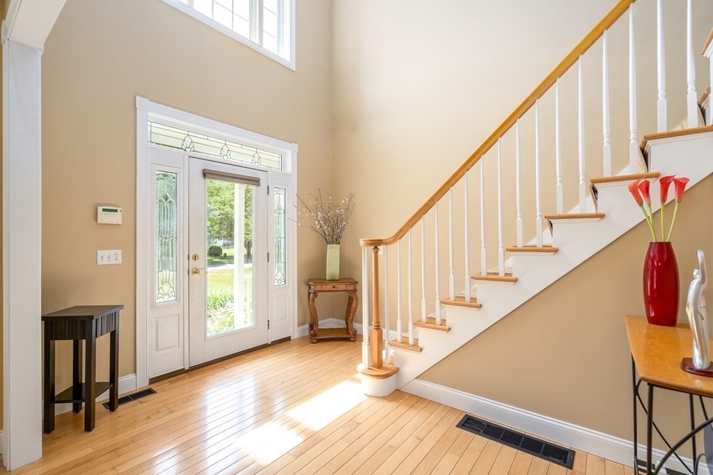 209 Cardinal Way Northampton, MA 01062 - Photo 4 of 42 Gallery Image 4