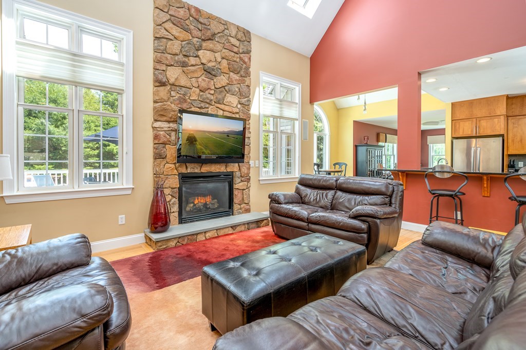 209 Cardinal Way Northampton, MA 01062 - Photo 5 of 42 Gallery Image 5