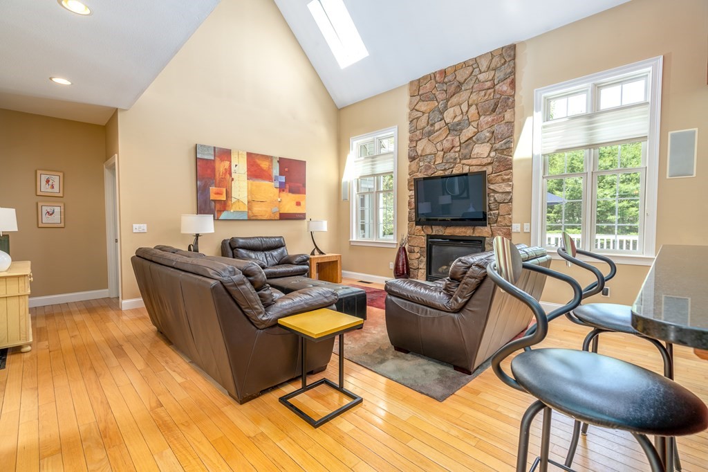 209 Cardinal Way Northampton, MA 01062 - Photo 6 of 42 Gallery Image 6