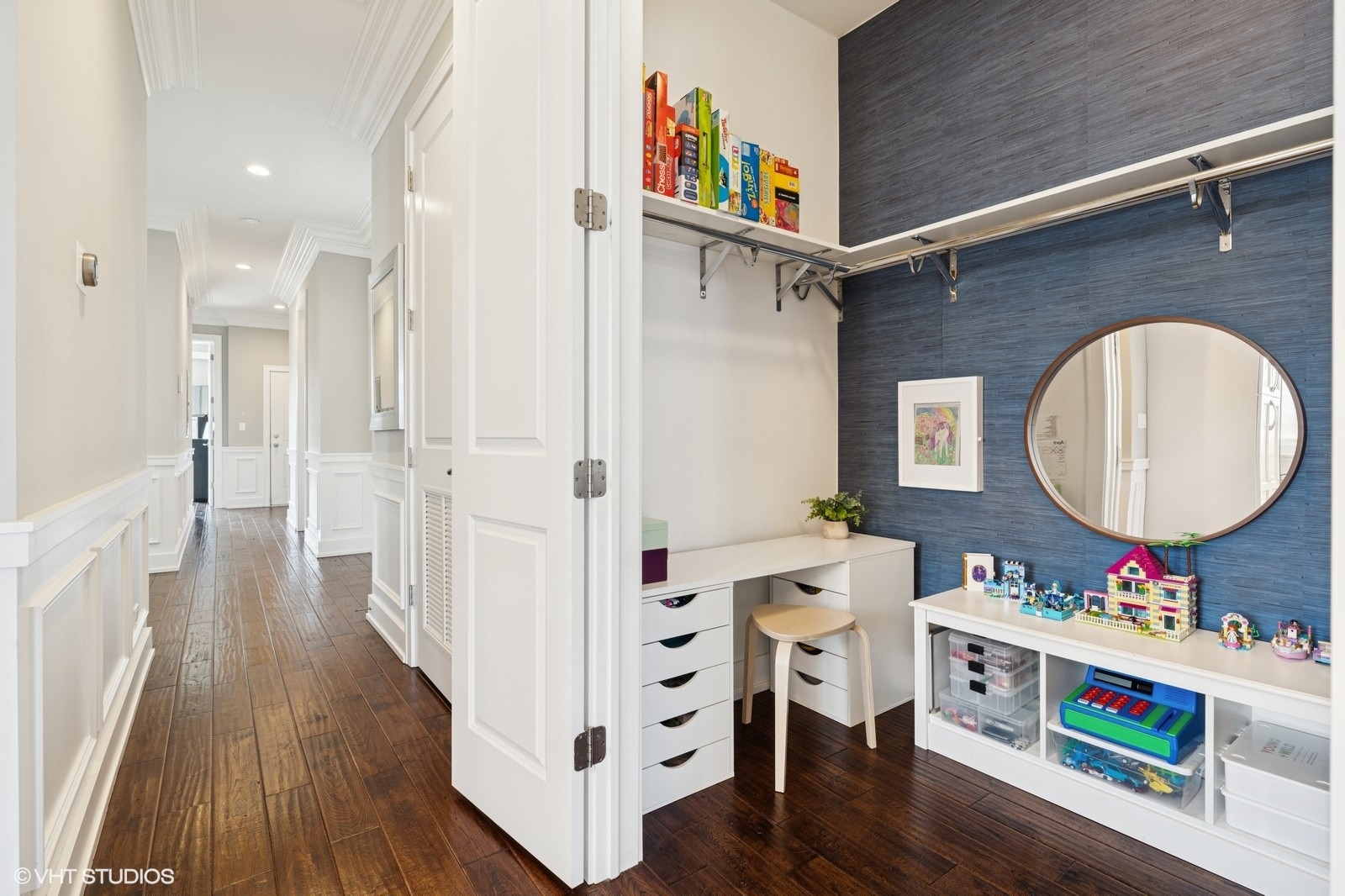 Undisclosed Address Chicago, IL 60657 - Photo 18 of 27 a room with furniture a baby crib and a wooden floor