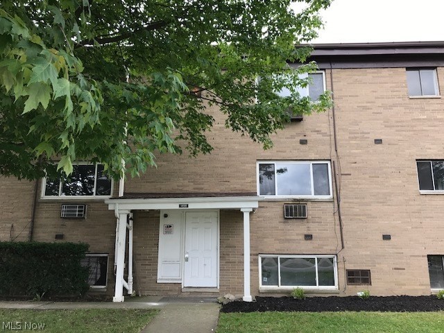 14918 Milverton Road, Unit 104 Cleveland, OH 44120 - Photo 3 of 12