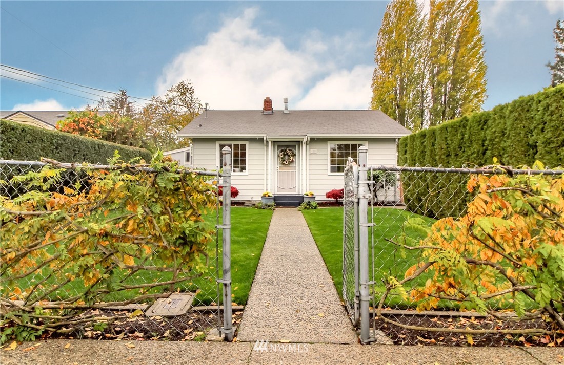628 South Rochester Street Tacoma, WA 98465 - Photo 2 of 37 Gallery Image 2
