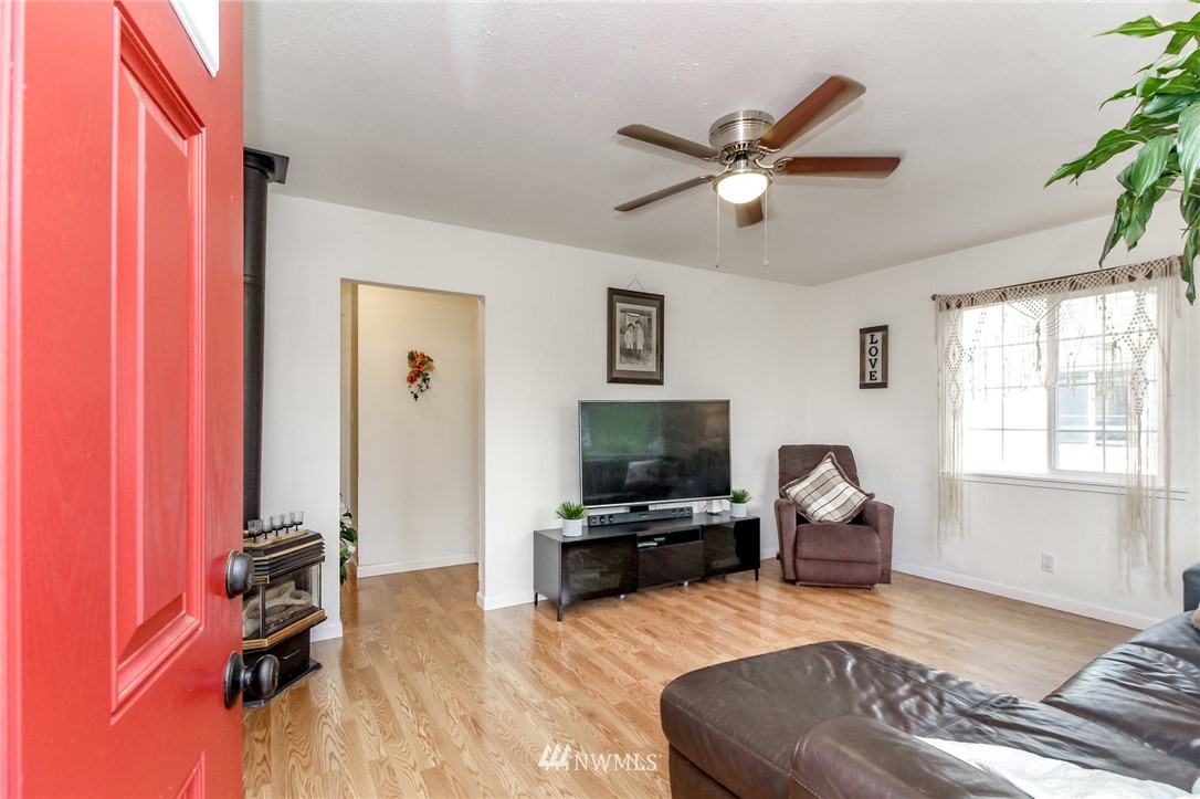 628 South Rochester Street Tacoma, WA 98465 - Photo 3 of 37 Gallery Image 3