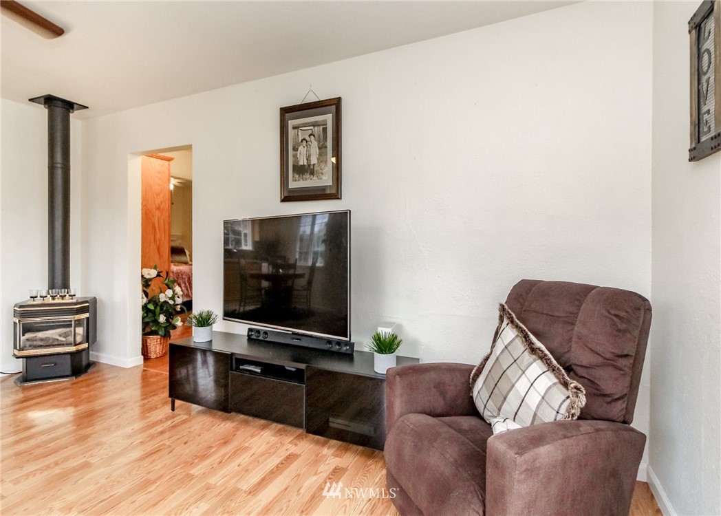 628 South Rochester Street Tacoma, WA 98465 - Photo 5 of 37 Gallery Image 5