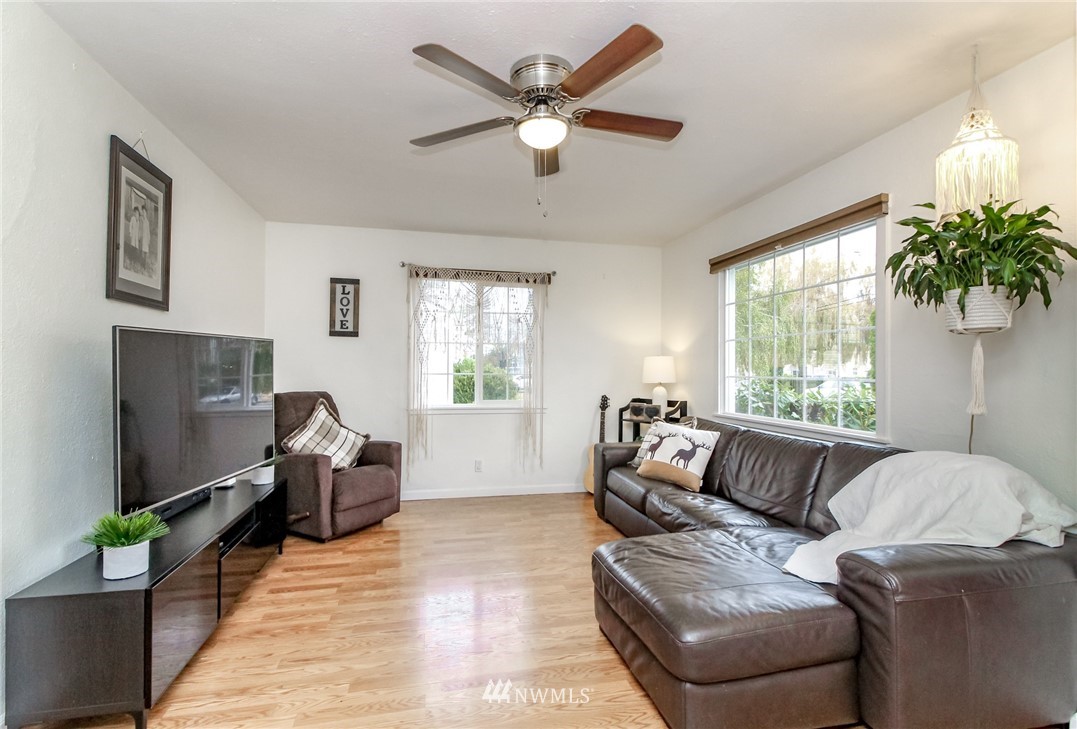 628 South Rochester Street Tacoma, WA 98465 - Photo 7 of 37 Gallery Image 7