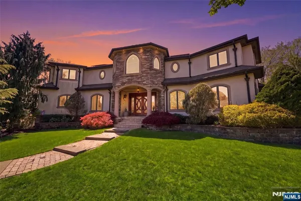 $2,999,999 | 305 Blauvelt Court, Paramus, NJ 07652