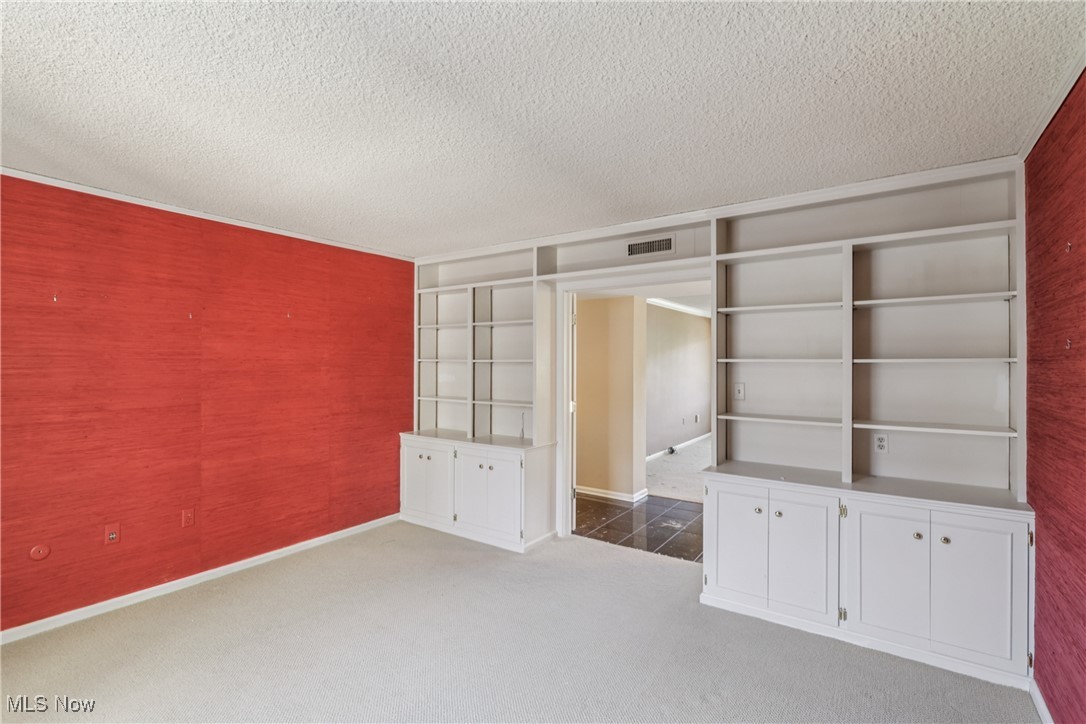 2375 Covington Road, Unit 311 Akron, OH 44313 - Photo 22 of 43 Office/Den with built-in shelving