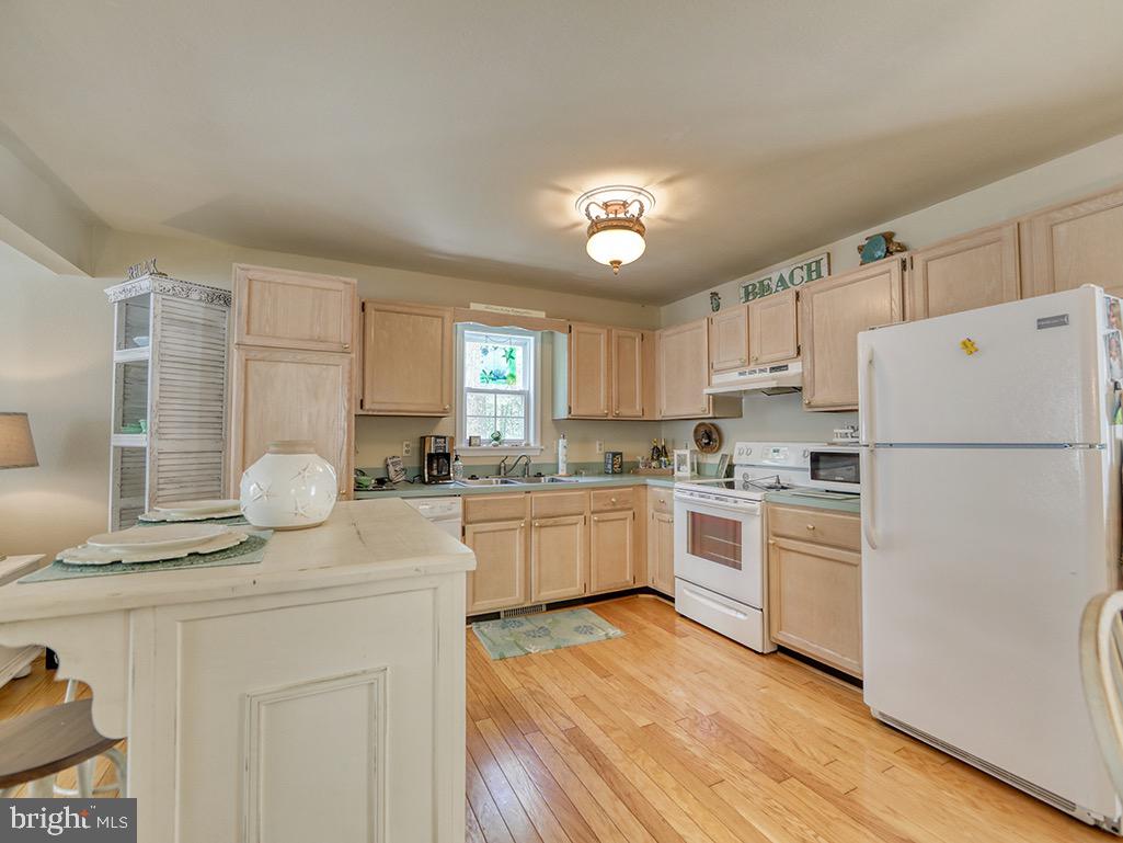 17 Port Royal Road Ocean View, DE 19970 - Photo 8 of 35 Kitchen with custom island