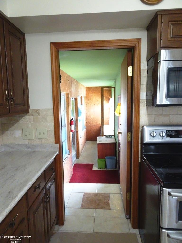 18247 Stephens Road Eastpointe, MI 48021 - Photo 19 of 53 50134771-a51ee31a-9ec2-42b8-aca0-7caef3318b77.JPG