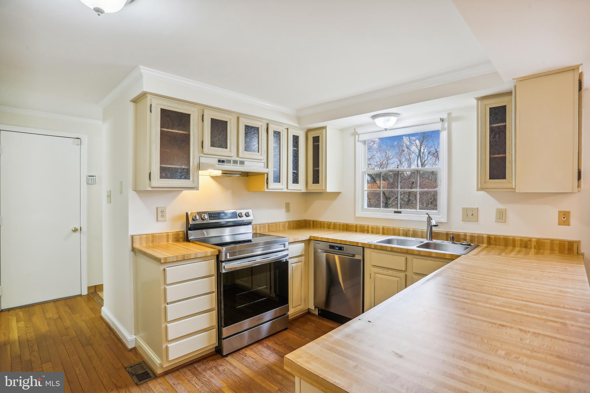9730 Wightman Road Gaithersburg, MD 20882 - Photo 23 of 64 Kitchen