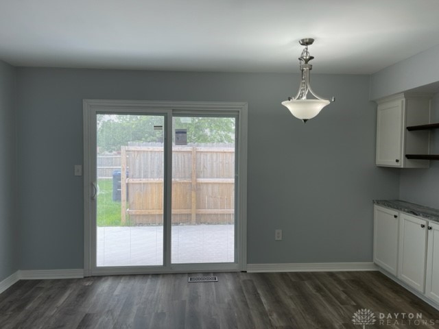 300 Village Square Road Centerville, OH 45458 - Photo 11 of 26 Super Sized Breakfast Nook