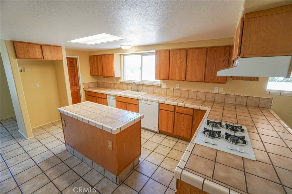 18633 Kamana Road Apple Valley, CA 92307 - Photo 18 of 50