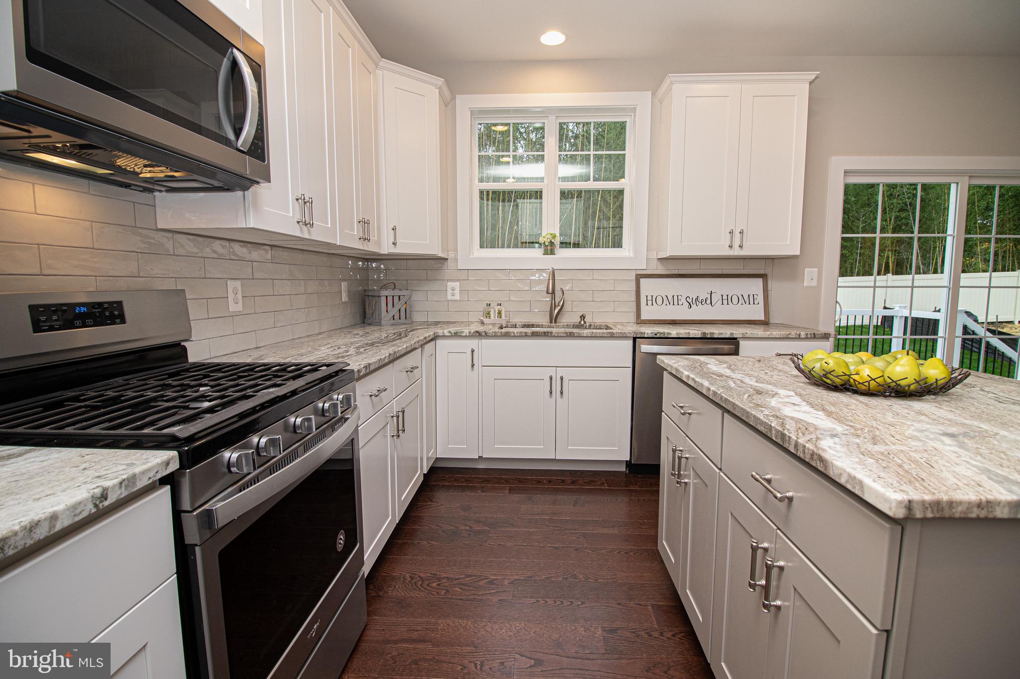 33 Chrisba Road Severna Park, MD 21146 - Photo 4 of 44 Gorgeous Kitchen! Subway Tile Backsplash!