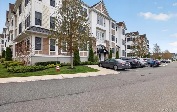$1,075,000 | 32103 Spruce Pond Circle, Plainview, NY 11803