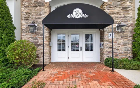 $1,075,000 | 32103 Spruce Pond Circle, Plainview, NY 11803