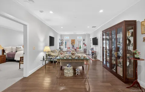 $1,075,000 | 32103 Spruce Pond Circle, Plainview, NY 11803