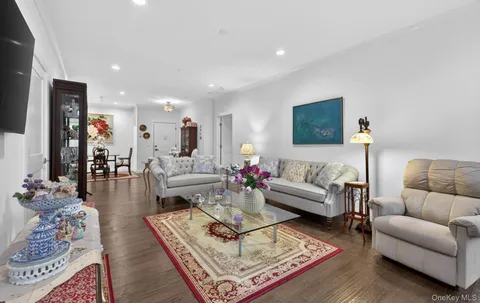 $1,075,000 | 32103 Spruce Pond Circle, Plainview, NY 11803