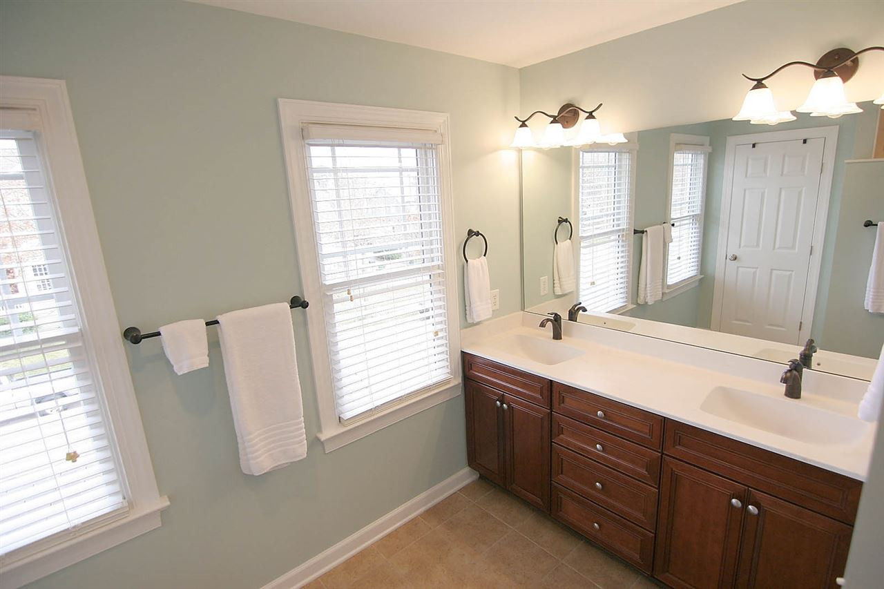 10590 Evergreen Spring Place Raleigh, NC 27614 - Photo 14 of 25 Master Bath