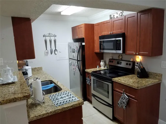 $1,900 | 15570 Southwest 105th Lane, Unit 1717, Miami, FL 33196