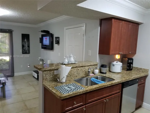 $1,900 | 15570 Southwest 105th Lane, Unit 1717, Miami, FL 33196