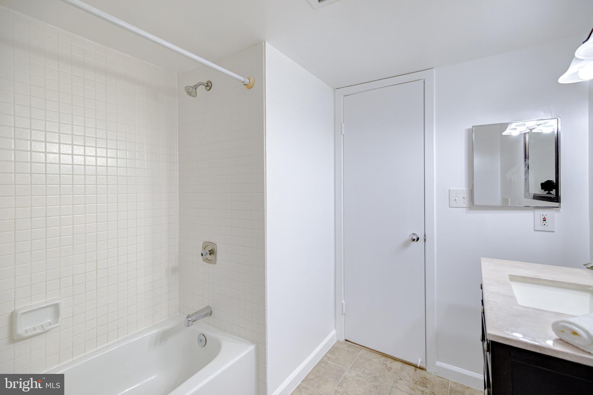 5501 Seminary Road, Unit 307S Falls Church, VA 22041 - Photo 14 of 32 Common Bath
