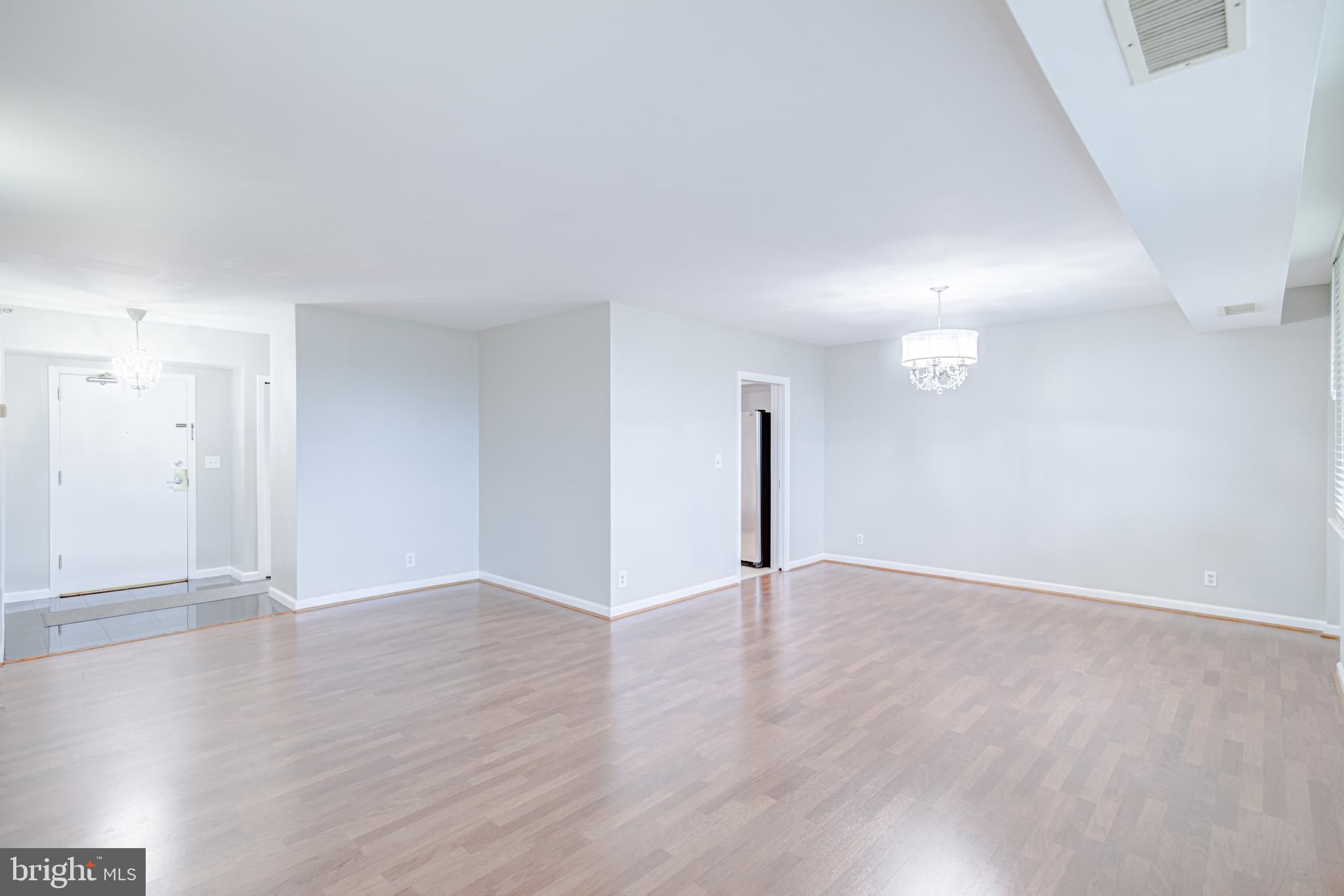 5501 Seminary Road, Unit 307S Falls Church, VA 22041 - Photo 4 of 32 Living / Dinning