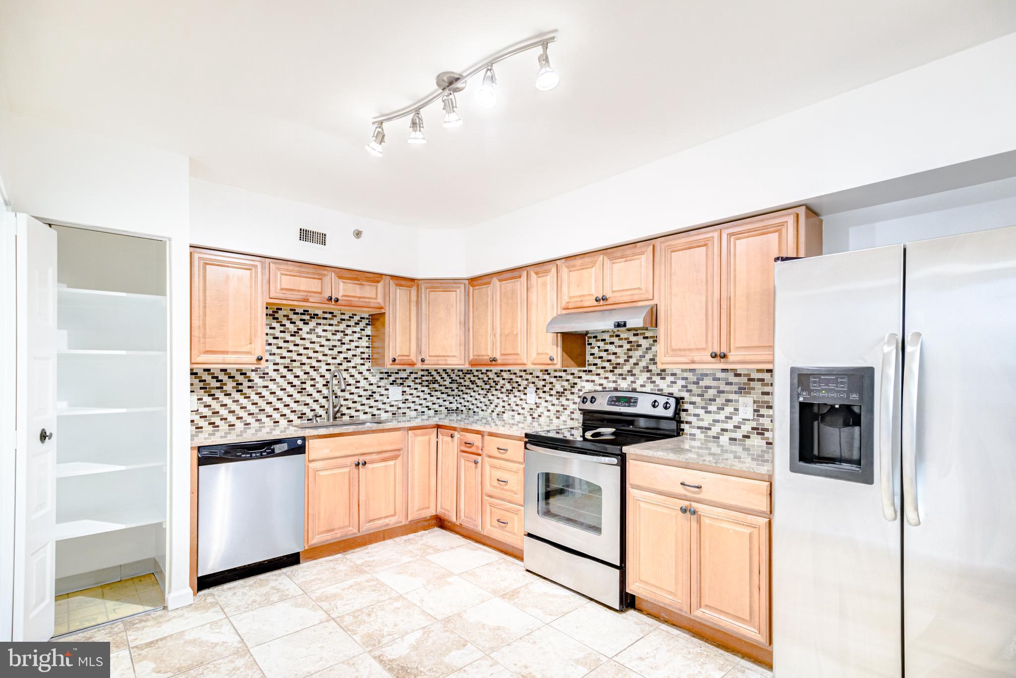5501 Seminary Road, Unit 307S Falls Church, VA 22041 - Photo 6 of 32 Kitchen