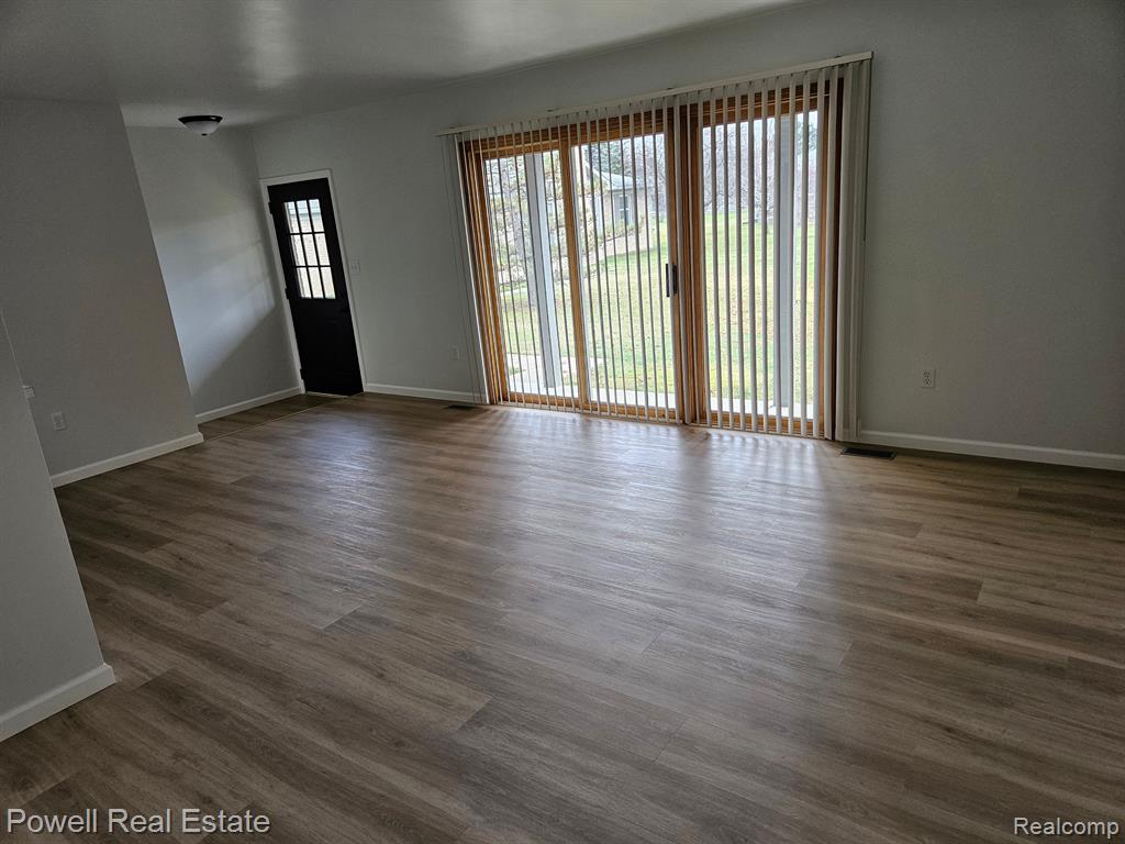 48711 Bridgeview Court Utica, MI 48315 - Photo 4 of 17