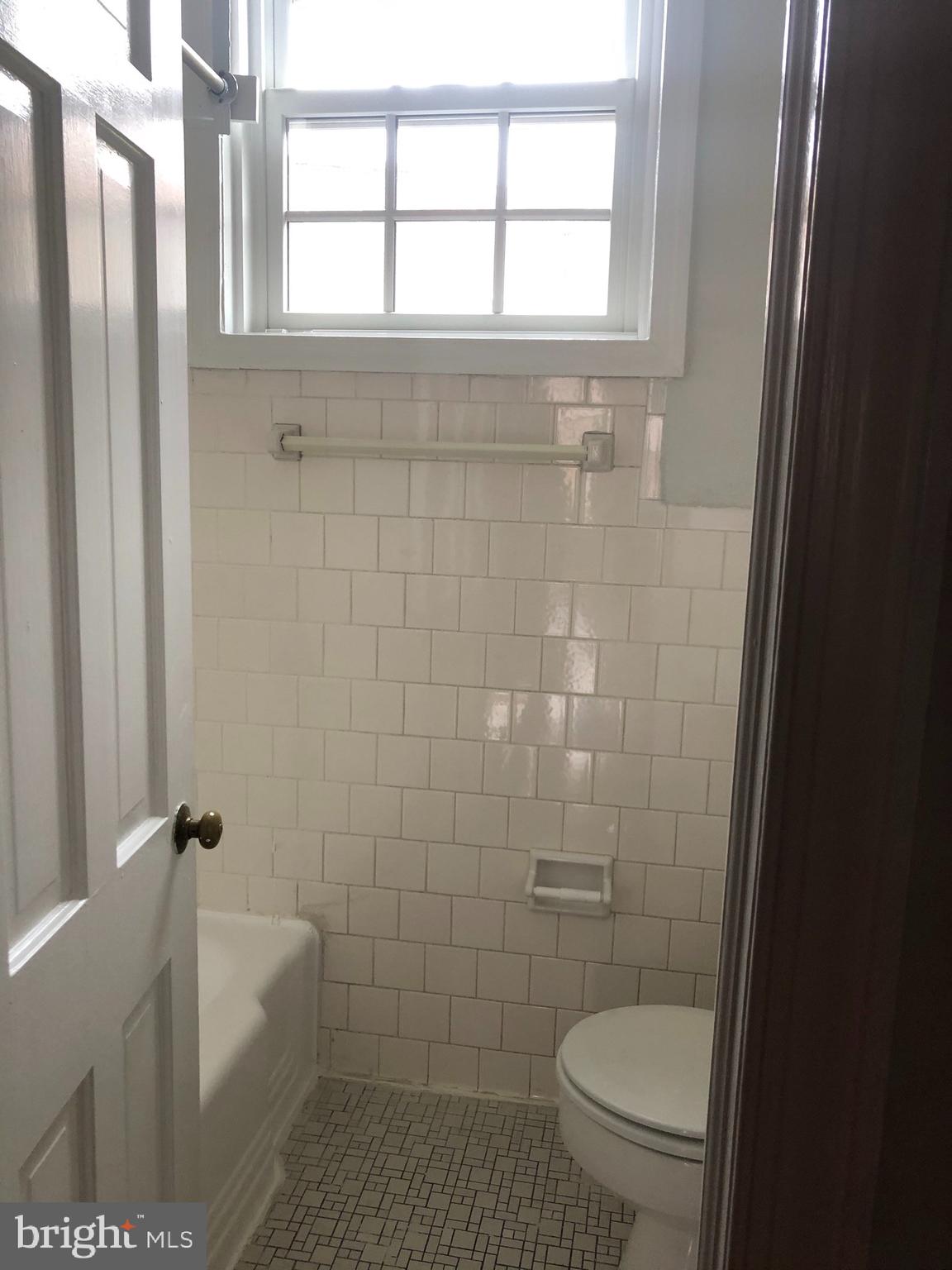 612 C Street Northeast Washington, DC 20002 - Photo 12 of 22 Upstairs full bath