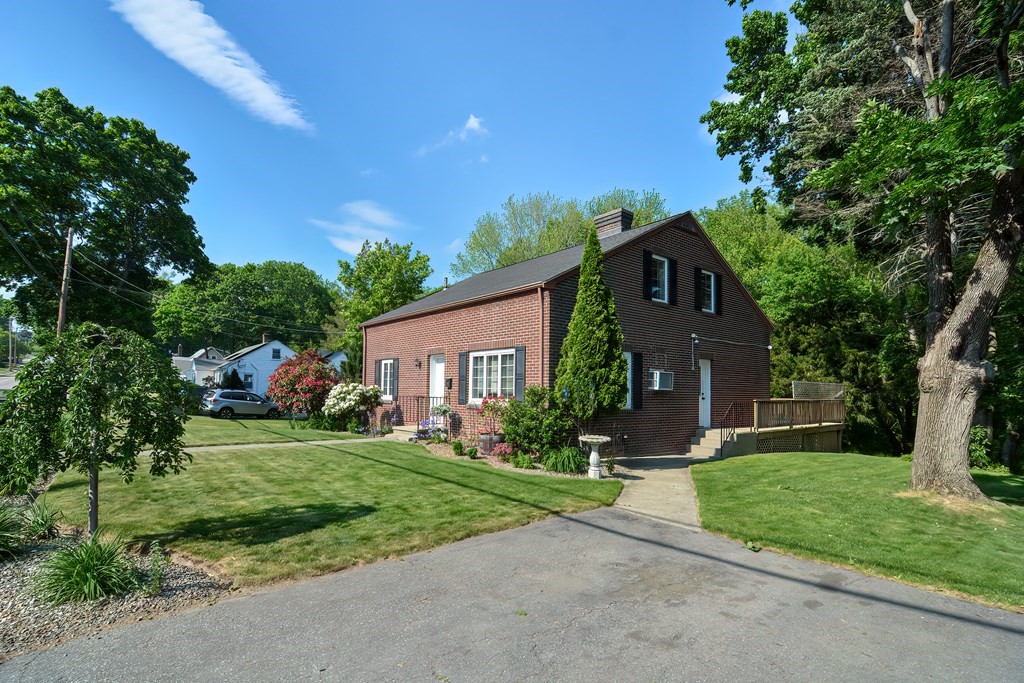511 Massasoit Road Worcester, MA 01604 - Photo 3 of 36 Gallery Image 3
