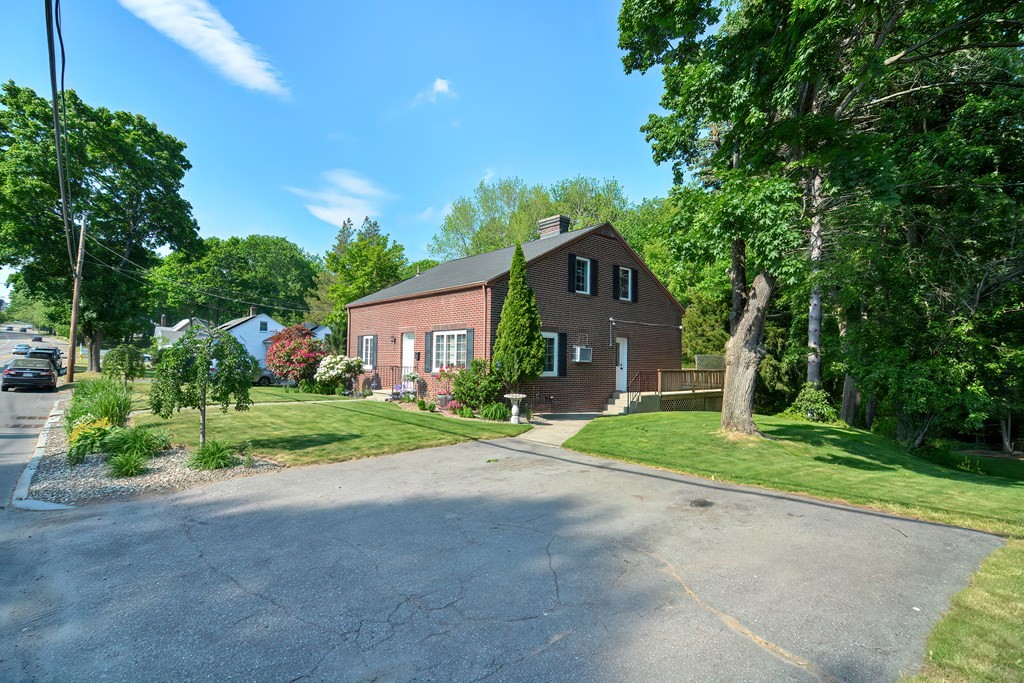 511 Massasoit Road Worcester, MA 01604 - Photo 4 of 36 Gallery Image 4