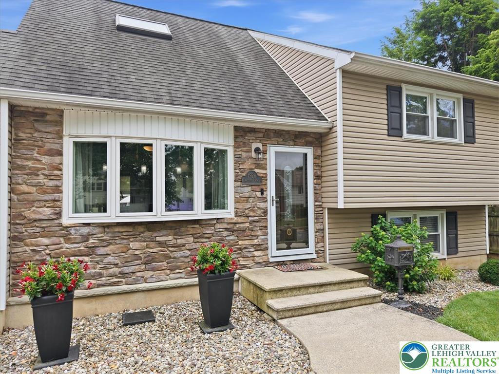 1928 Woodbury Road Bethlehem, PA 18017 - Photo 6 of 89