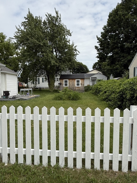 12 Sherbourne Avenue Swansea, MA 02777 - Photo 3 of 11 Gallery Image 3