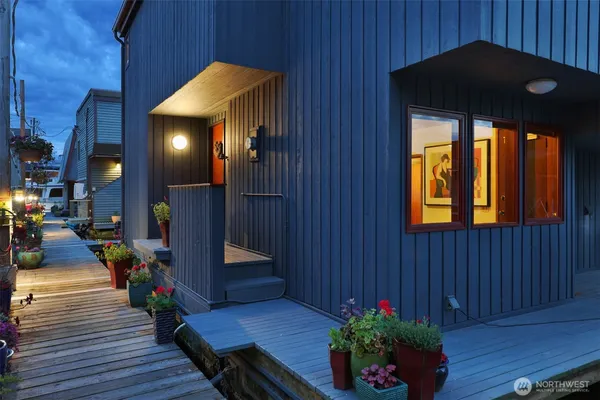 $2,400,000 | 2727 Fairview Avenue East, Unit 4, Seattle, WA 98102
