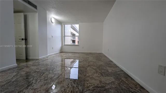 $2,900 | 820 Northwest 87th Avenue, Unit 313, Miami, FL 33172