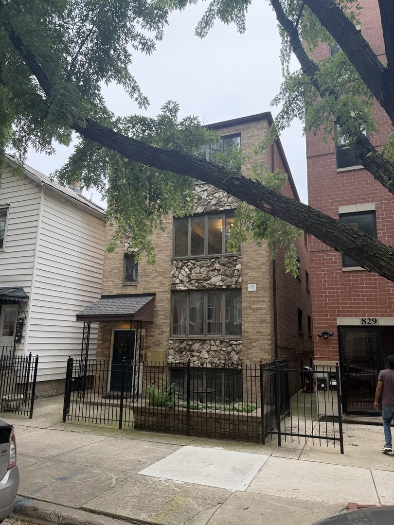 827 South Carpenter Street Chicago, IL 60607 - Photo 3 of 17 Gallery Image 3