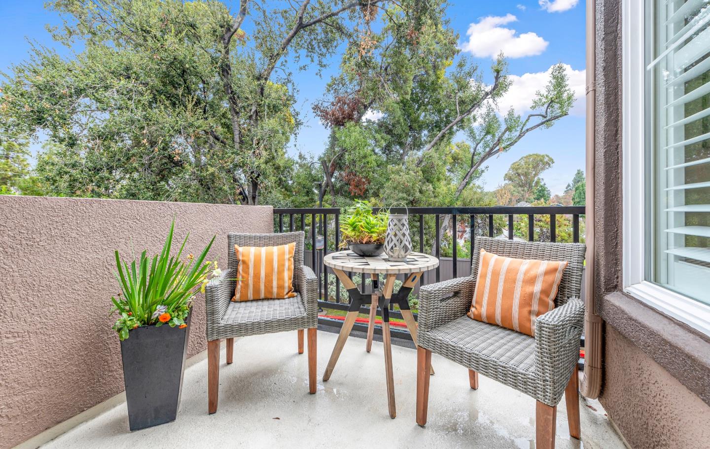 10 Towne Circle Mountain View, CA 94040 - Photo 23 of 28 a view of a chairs and table in the balcony