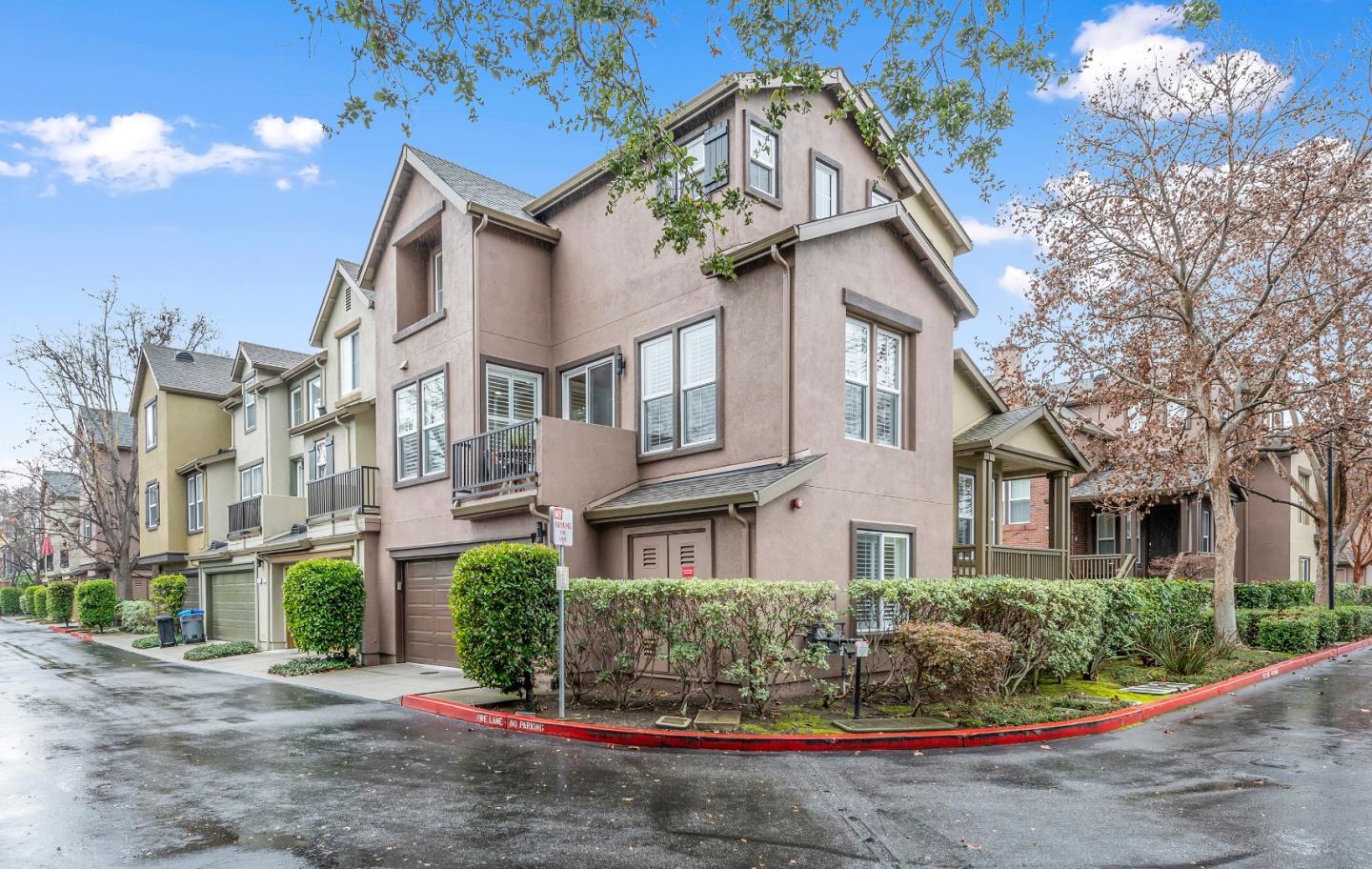 10 Towne Circle Mountain View, CA 94040 - Photo 25 of 28 a front view of a residential houses with yard