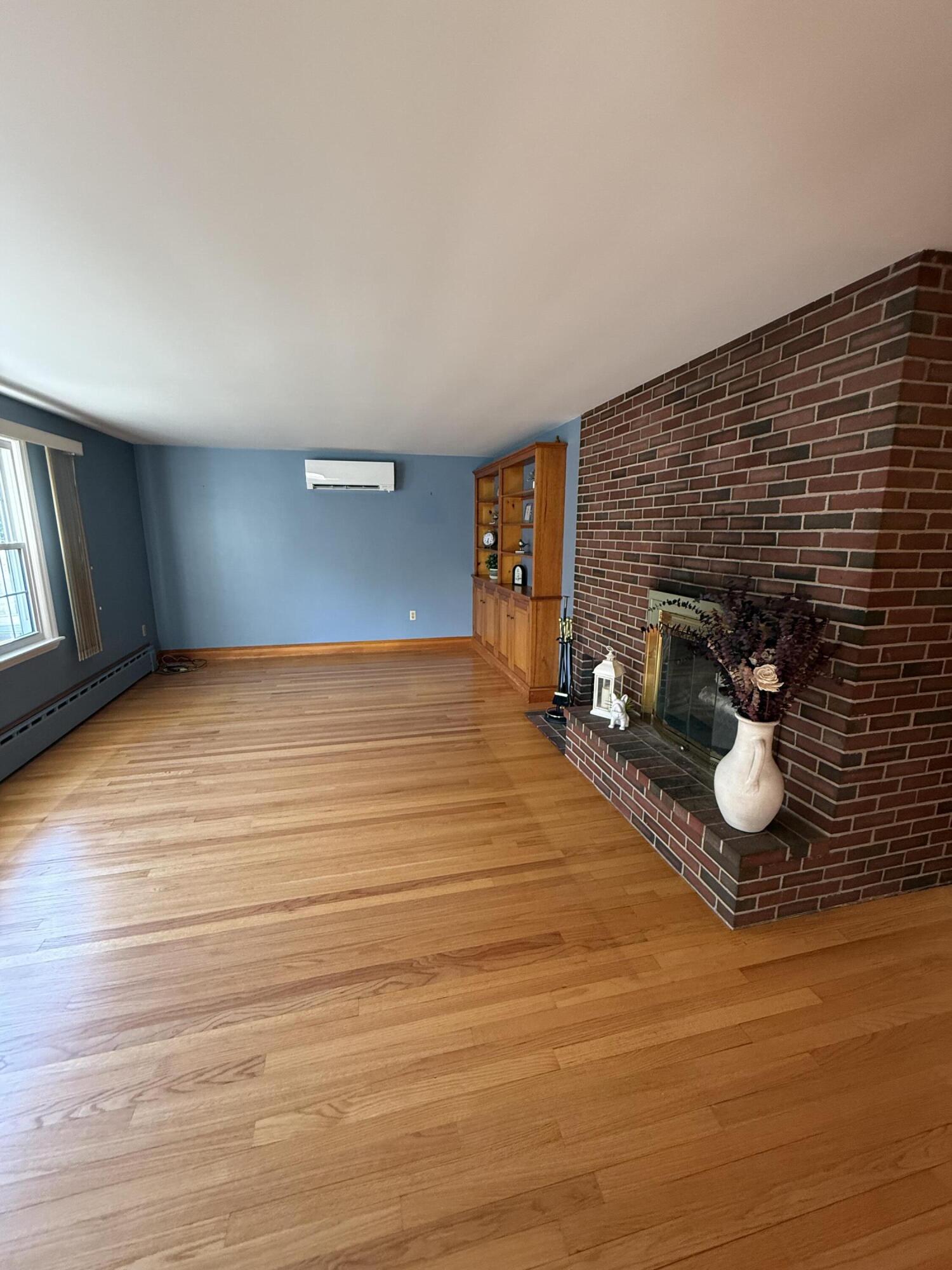 36 Pinewood Drive Cumberland, ME 04021 - Photo 19 of 38 LR fireplace 2