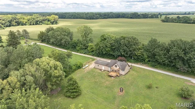 $265,000 | 682 Northeast 800 Street, Greenfield, IL 62044